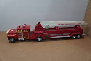 lot 14 image: Vintage Nylint Aerial Hook-N-Ladder Fire Truck