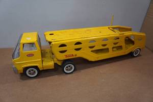 lot 15 image: Vintage Tonka Car Carrier Truck and Trailer