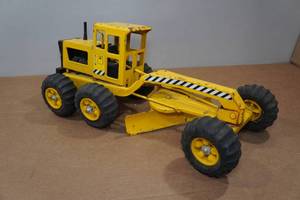 lot 17 image: Vintage Tonka Road Grader Tractor