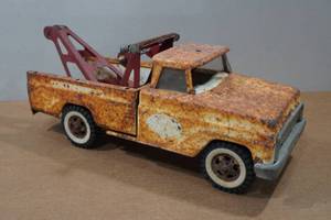 lot 19 image: Vintage Tonka Classic Tow Truck