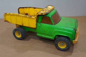 lot 20 image: Vintage Tonka Dump Truck