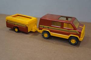 lot 24 image: Vintage Tonka Van & Pop-Up Camper