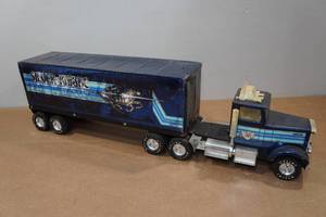 lot 34 image: Vintage Nylint Silver Knight Express Semi-Truck and Trailer