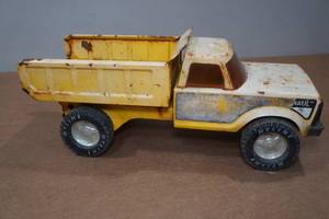 lot 39 image: Vintage Nylint Dump Truck