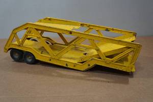 lot 46 image: Vintage Ertl Car Hauler Trailer