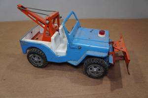 lot 52 image: Vintage Tonka Jeep Wrecker and Plow Truck