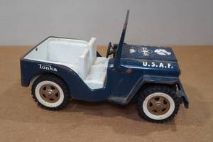 lot 54 image: Vintage United States Air Force Jeep