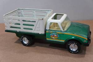 lot 61 image: Vintage Nylint Farms Pick-Up Truck