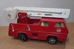 lot 64 image: Vintage Tonka Snorkel Fire Truck