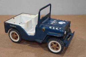 lot 69 image: Vintage Tonka United States Air Force Jeep