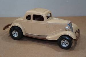 lot 70 image: Vintage Durant Plastics 1934 Ford Coupe