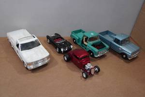 lot 77 image: Assorted Model Cars - Ertl, Racing Champions, Maisto, Sun Star