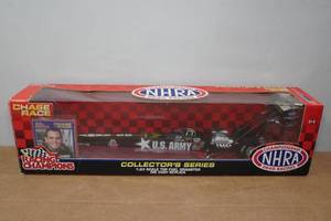 lot 84 image: Racing Champions 124 Scale Top Fuel Dragster Model Car