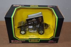 lot 96 image: Racing Champions World of Outlaws 124 Scale Sprint Car Replica