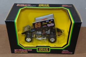 lot 98 image: Racing Champions World of Outlaws 124 Scale Sprint Car Replica