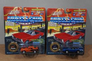 lot 116 image: 2 Johnny Lightning Muscle Car Die Cast Replicas -  1971 Hemi Cuda & 1970 Superbird
