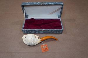 lot 206 image: Vintage Mockba Tobacco Pipe with Case