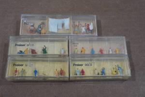 lot 216 image: 5 Vintage Preiser Miniature Figurines