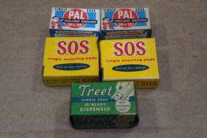 lot 218 image: Vintage Blades and Scouring Pad Boxes - Empty