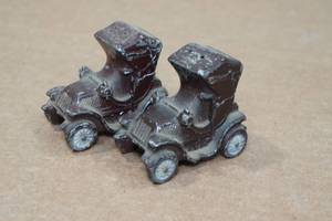 lot 226 image: Vintage Salt & Pepper Shaker Set - Cars