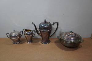 lot 247 image: Vintage WM Rogers Pattern 4504 Rosalee Tea Pot with Pilgrim Pieces