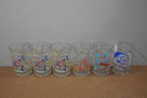 lot 256 image: Set of 6 Vintage Walt Disney Land 25th Anniversary Glasses from 1980