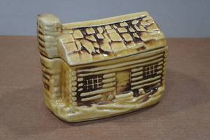 lot 273 image: Vintage Webster Log House Cookie Jar