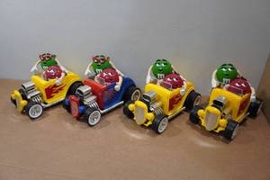 lot 290 image: 4 M&Ms Candy Dispensers