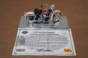 lot 304 image: Maisto Harley Davidson 1958 FLH Duo Glide 118 Scale Model