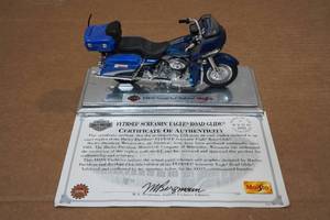 lot 306 image: Maisto Harley Davidson FLTRSEI Screamin Eagle Road Glide 118 Scale Model