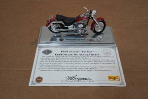 lot 308 image: Maisto Harley Davidson 1999 FLSTF Fat Boy 118 Scale Model