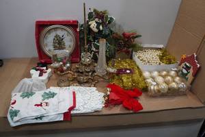 lot 332 image: Assorted Christmas Dcor