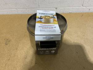 lot 109 image: Farberware Classic Series Stainless Steel 4-Qt. Saucepot & Lid