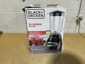 lot 135 image: BLACKDECKER 10-Speed Countertop Blender