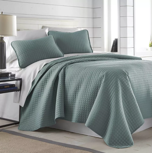 lot 190 image: 3PCS Southshore Fine Living, Inc. Oversized, Lightweight, Square embroidered Quilt Set