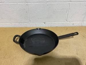 lot 148 image: Bobby Flay 12 Cast Iron Skillet