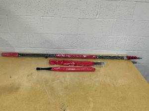 lot 332 image: 68 Microfiber duster