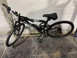 lot 38 image: 26 Hyper Bicycle Havoc Mountain Bike, 26 Wheels, Adults Ages 14 Years