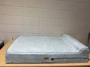 lot 260 image: KOPEKS Orthopedic Dog Bed Memory Foam With Pillow XLarge
