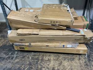 lot 910 image: Wholesale Pallet of Miscellaneous Items