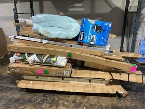 lot 911 image: Wholesale Pallet of Miscellaneous Items