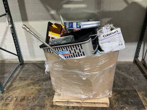 lot 914 image: Wholesale Pallet of Miscellaneous Items