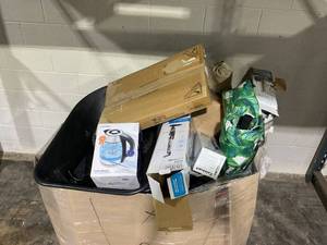 lot 915 image: Wholesale Pallet of Miscellaneous Items