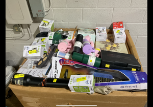 lot 917 image: Wholesale Pallet of Miscellaneous Items