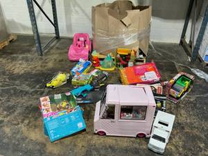 lot 918 image: Wholesale Pallet of Miscellaneous Items