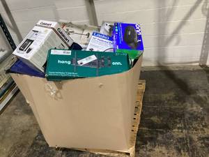lot 908 image: Wholesale Pallet of Miscellaneous Items