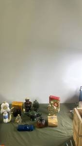 lot 6 image: Avon Aftershave and Cologne Bottle Collection