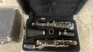 lot 14 image: Clarinet with Carrying Case - Used