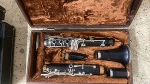 lot 16 image: Clarinet with Hard Case - Used