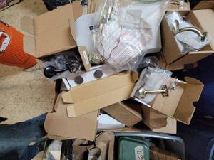 lot 30 image: Assorted Lot of Cabinet and Door Hardware